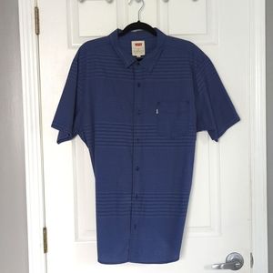 XL Levi's short sleeve button up in blue
